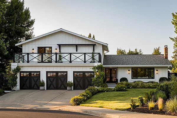 Clopay Canyon Ridge Carriage House (4 Layer)